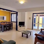 Casa Com Garagem - 300M Da Rua Das Pedras