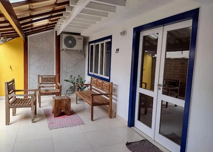 Casa Com Garagem - 300M Da Rua Das Pedras